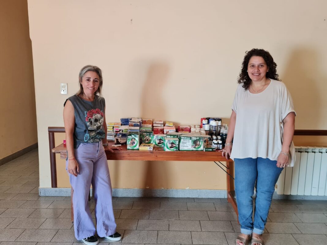 Entrega de productos zooterápicos decomisados.