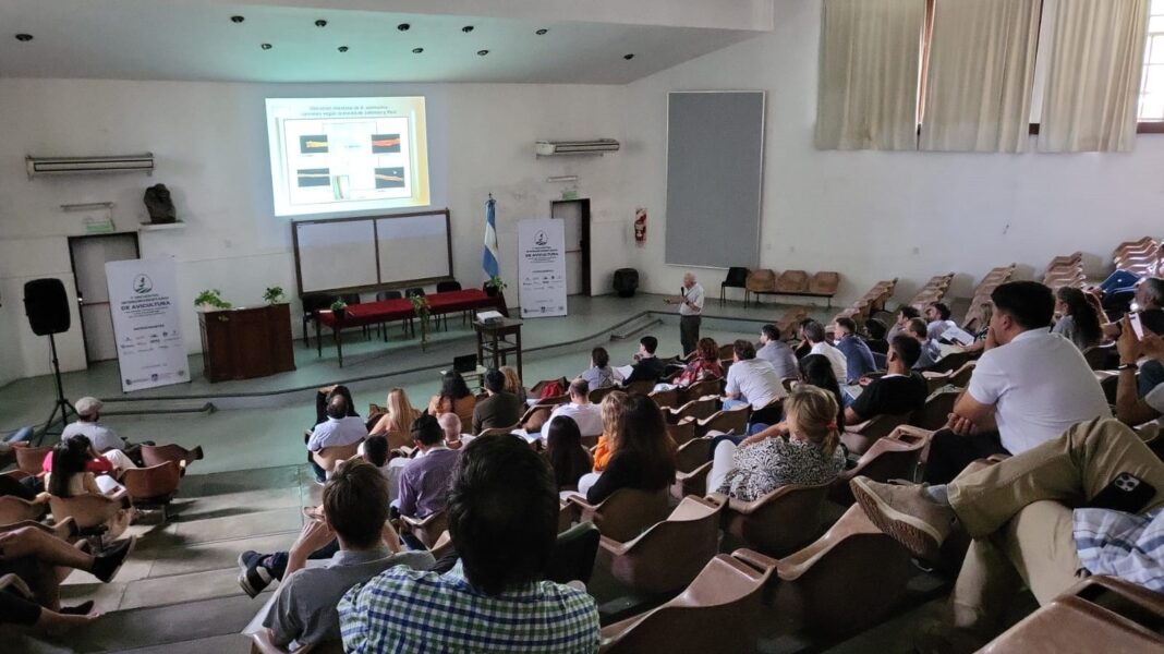Primer encuentro avicultura Se realizó el Primer Encuentro Interuniversitario de Avicultura.